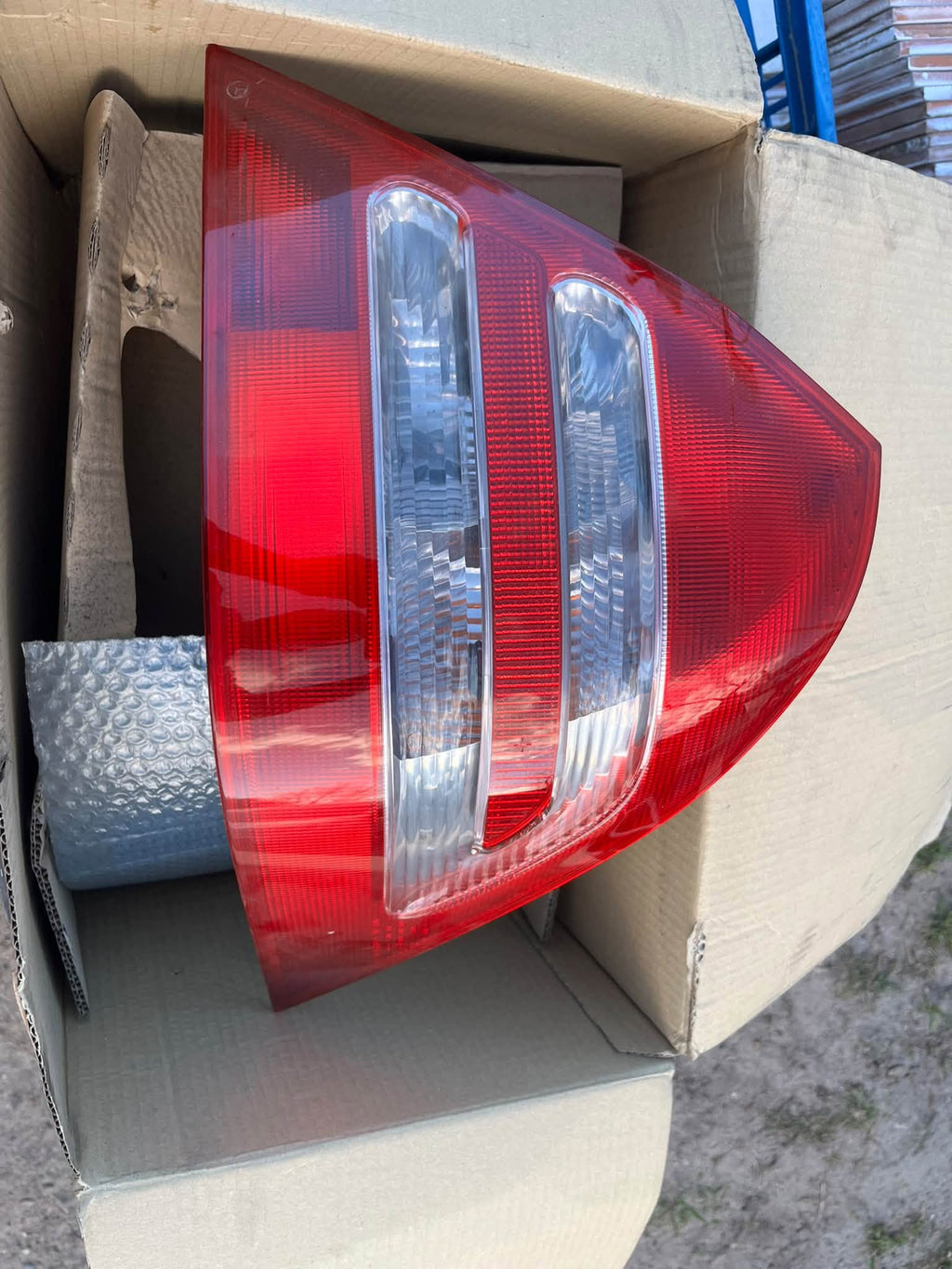 FAROL TRASERO DE MERCEDES ORIGINAL NUEVO