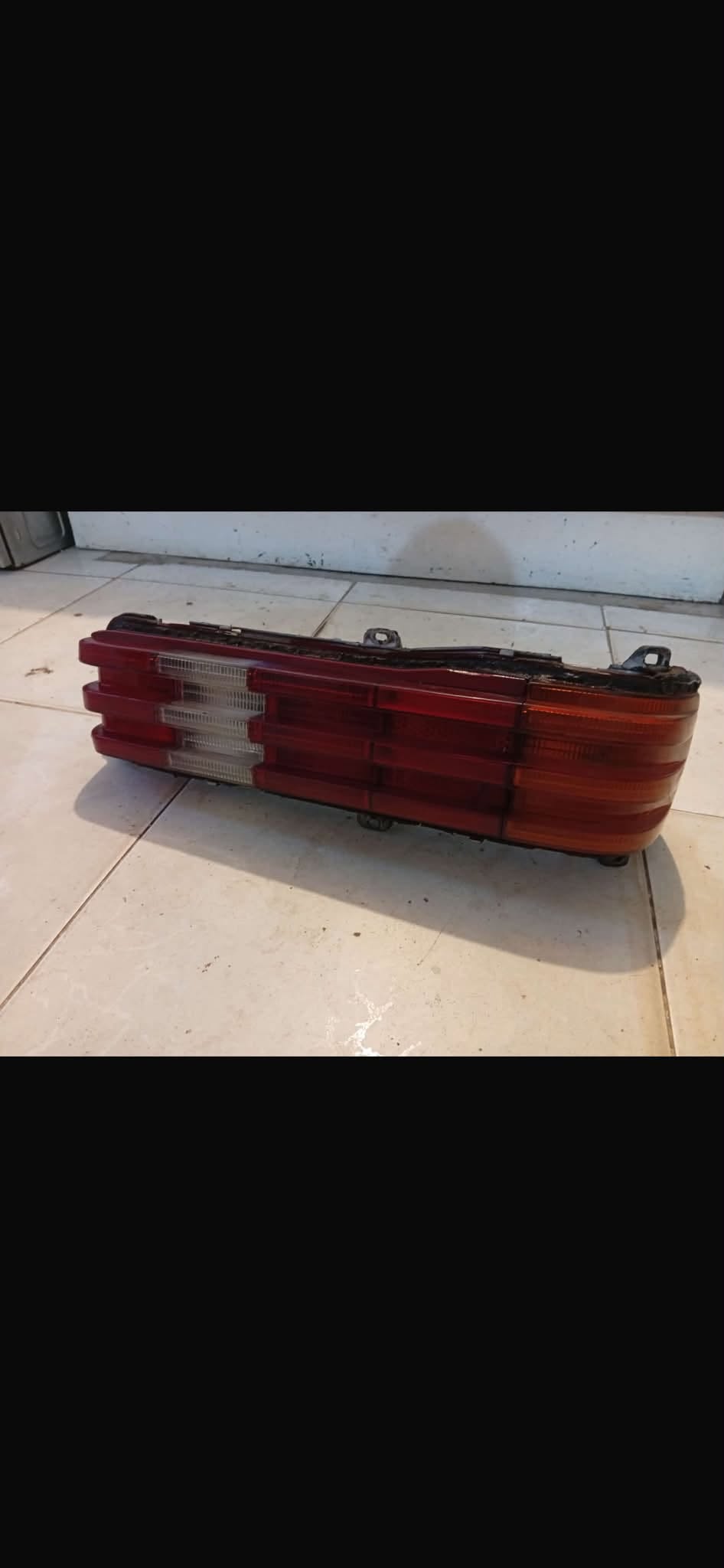 FAROL TRASERO PARA MERCEDES USADO