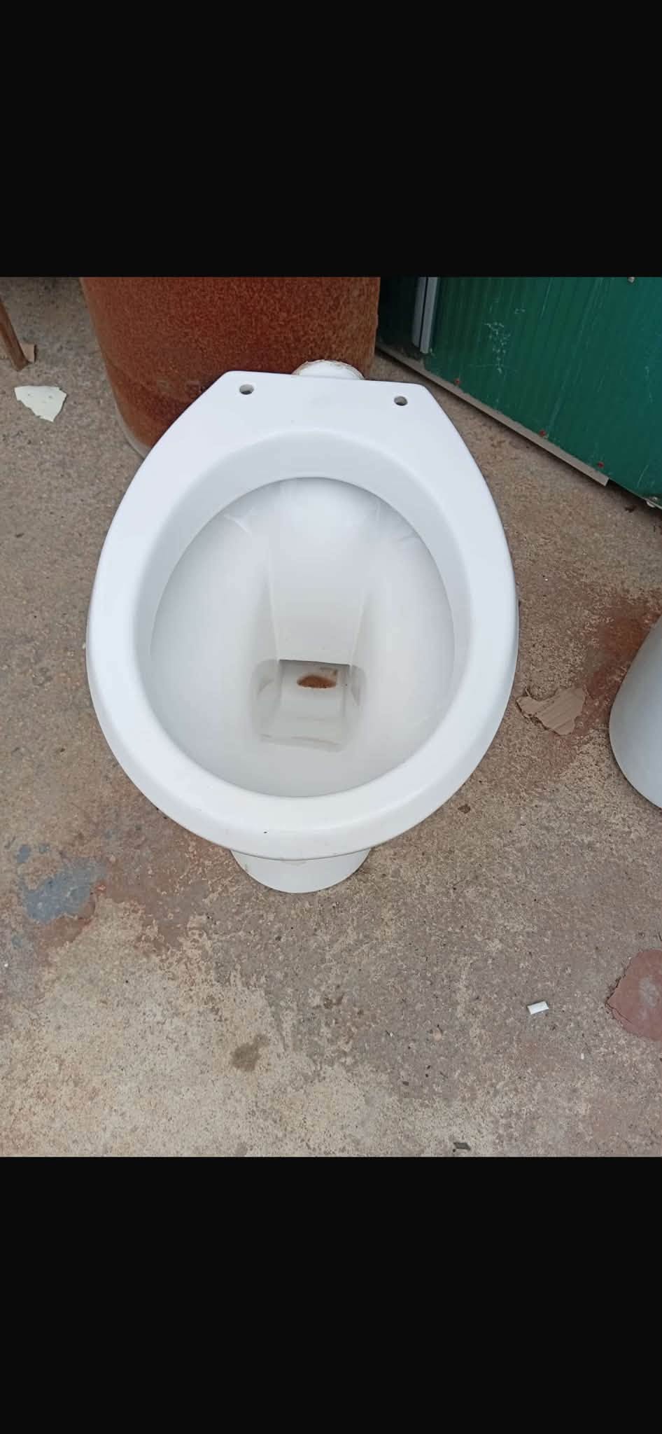 INODORO SIMPLE CON SALIDA TRASERA