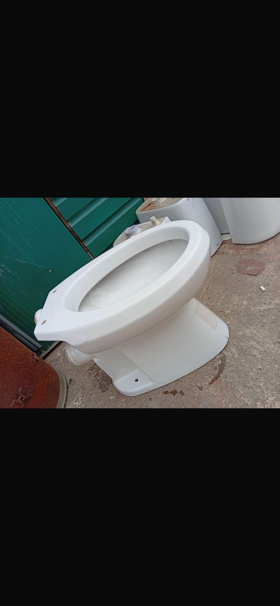 INODORO SIMPLE CON SALIDA TRASERA