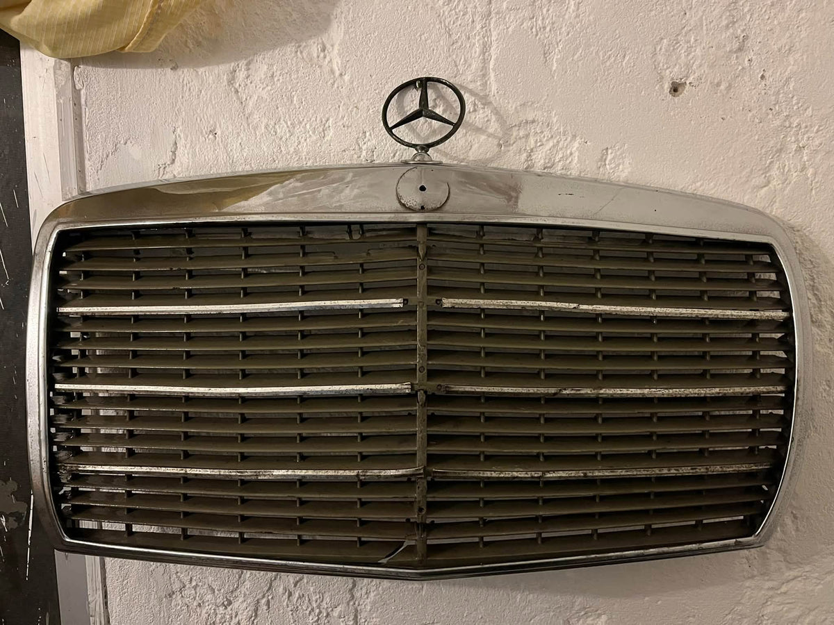 CARETA PARRILLA PARA MERCEDES SANA CON INSIGNIA