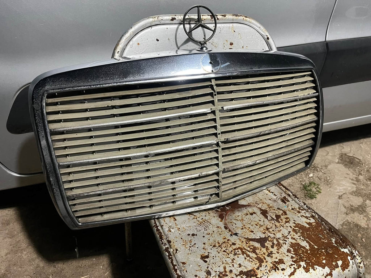 CARETA PARRILLA PARA MERCEDES SANA CON INSIGNIA