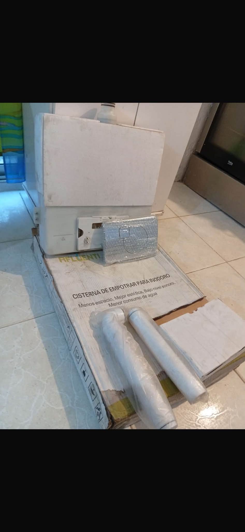 CISTERNA DE EMBUTIR NUEVA EN CAJA CON SU BOTON