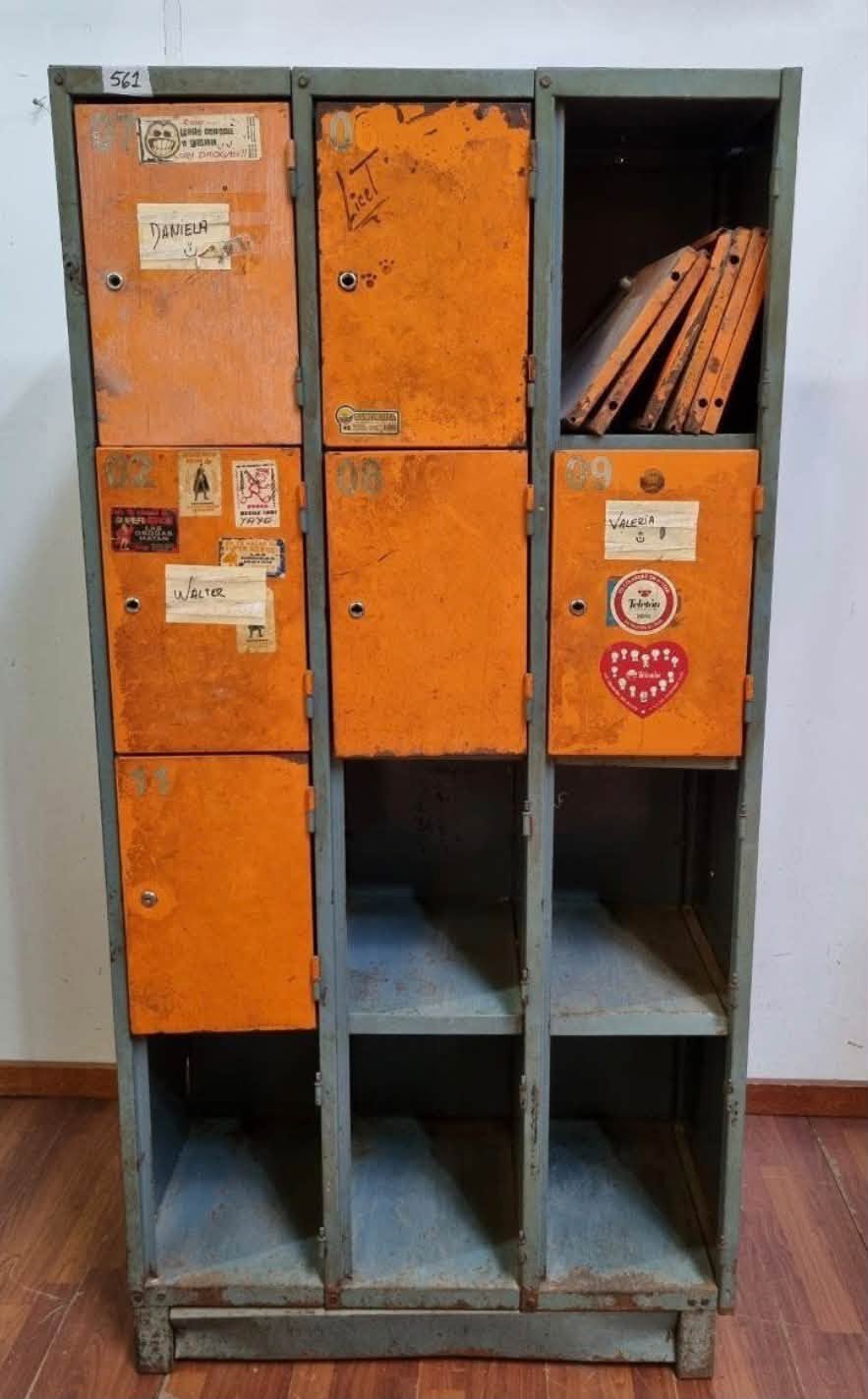 LOCKER GUARDABULTOS 12 PUERTAS (ALGUNAS A REPARAR BISAGRAS)