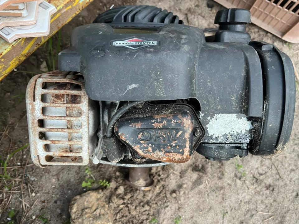 MOTOR CORTADORA DE PASTO 4 RUEDAS SE VENDE A LA VISTA NO PROBAMOS SU FUNCIONAMIENTO