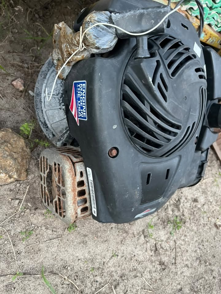 MOTOR CORTADORA DE PASTO 4 RUEDAS SE VENDE A LA VISTA NO PROBAMOS SU FUNCIONAMIENTO