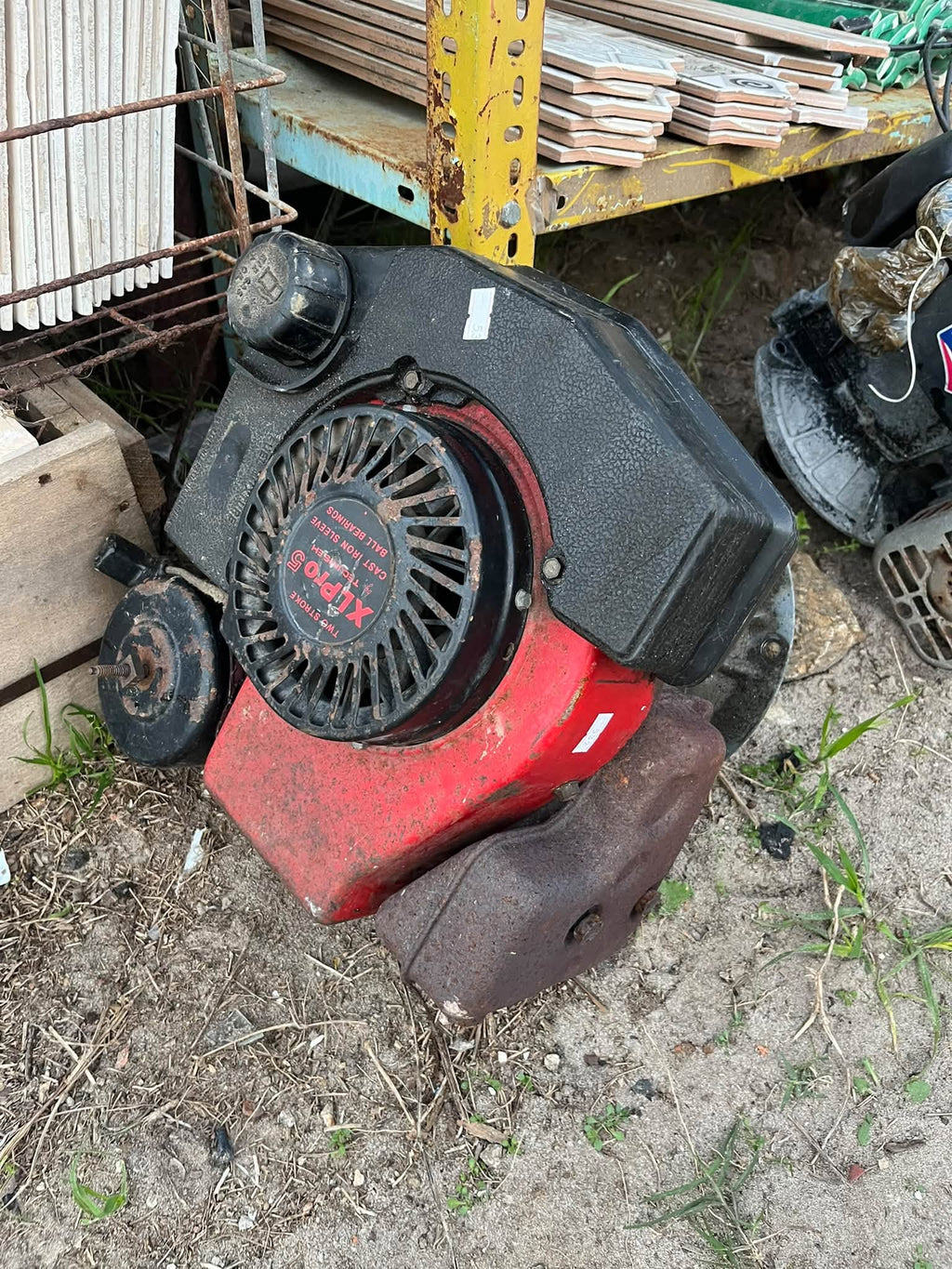 MOTOR CORTADORA DE PASTO 4 RUEDAS ROJO, SE VENDE A LA VISTA NO PROBAMOS SU FUNCIONAMIENTO