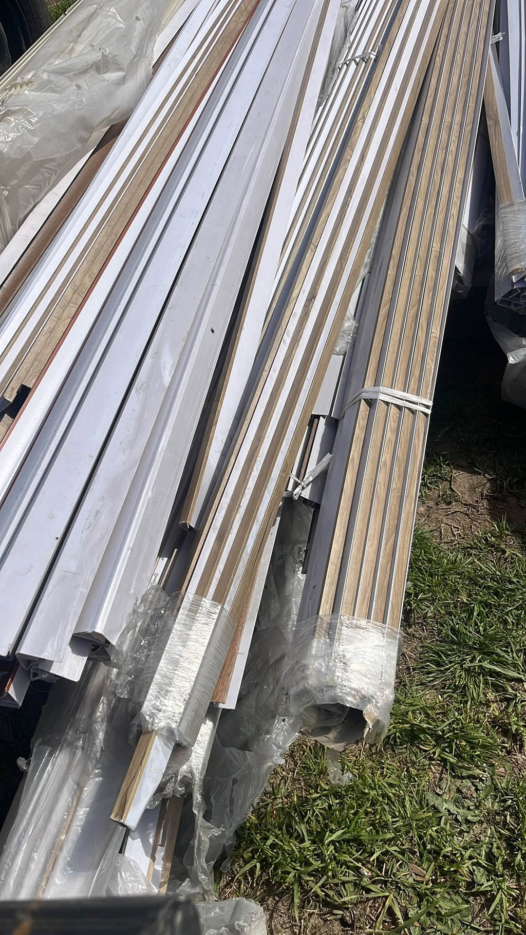 PERFILES DE PVC, VARIOS COLORES Y DISEÑOS, ZOCALOS Y EN H PARA UNIONES PRECIO POR UNIDAD