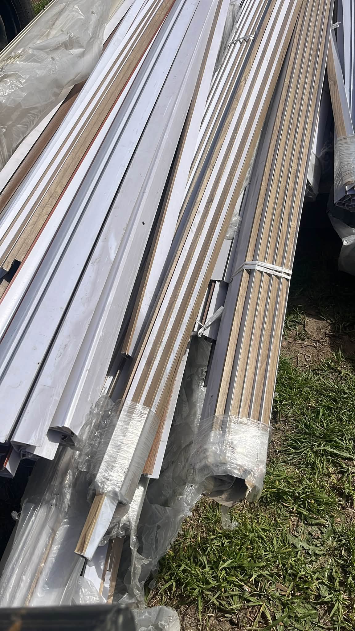 PERFILES DE PVC, VARIOS COLORES Y DISEÑOS, ZOCALOS Y EN H PARA UNIONES PRECIO POR UNIDAD